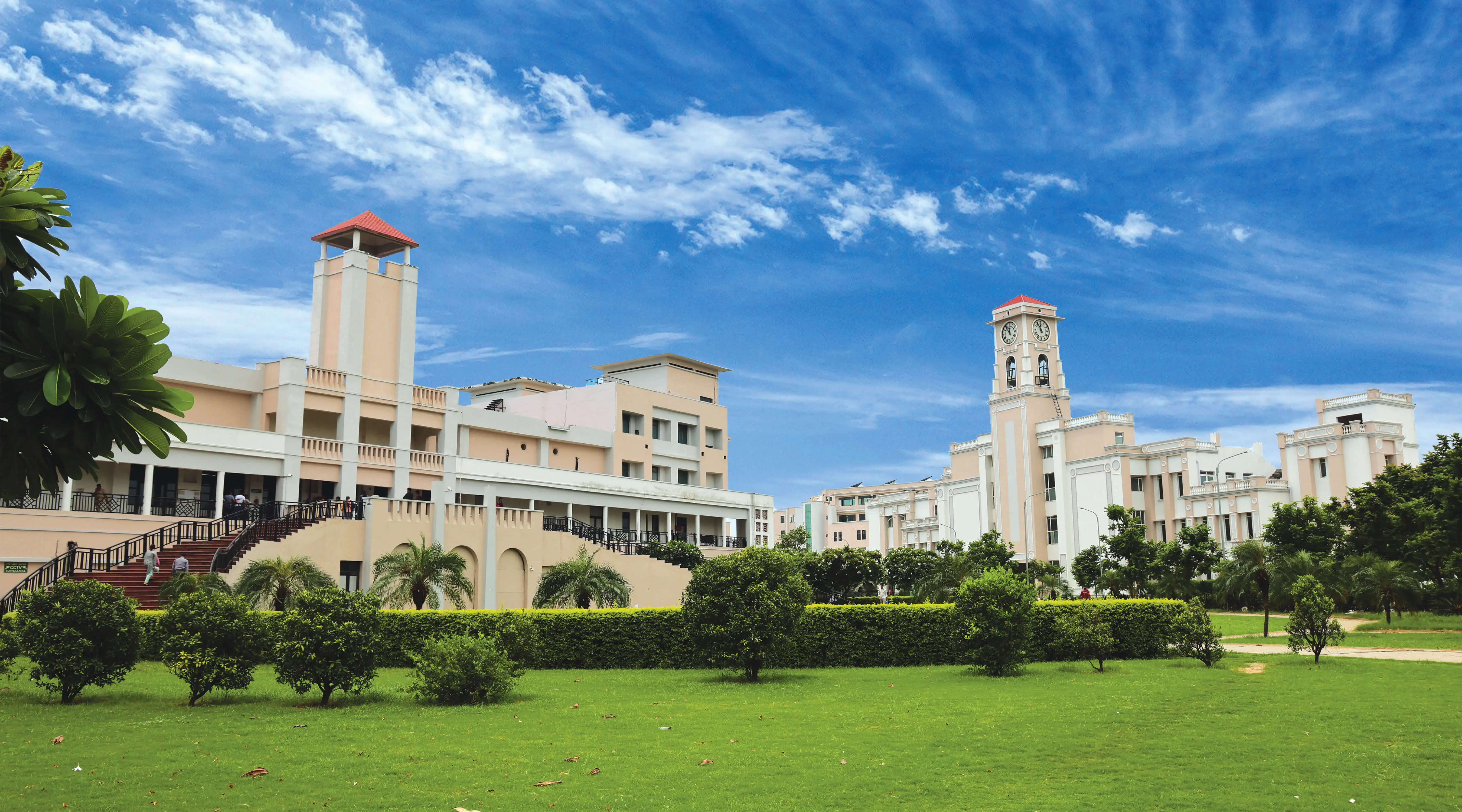 Teerthanker Mahaveer University Navbar Banner Showcasing Campus and Academic Excellence